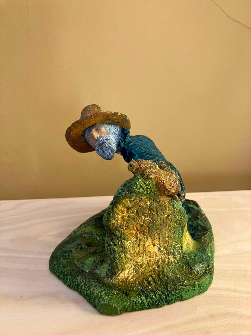 Ceramic sculpture of a Pilgrim Father hunter pointing a gun.