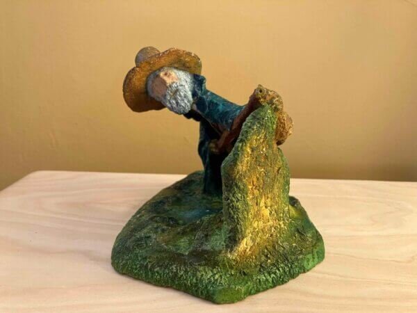 Ceramic sculpture of a Pilgrim Father hunter pointing a gun.